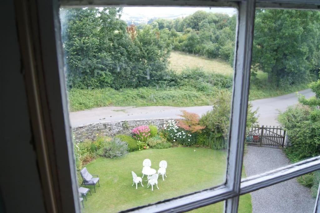 Top Floor At Cantref House Brecon Eksteriør bilde
